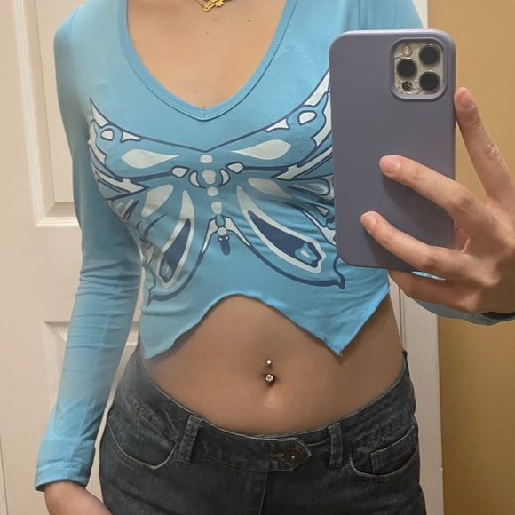 Cute butterfly longsleeve 💙 - Picture 2 of 2